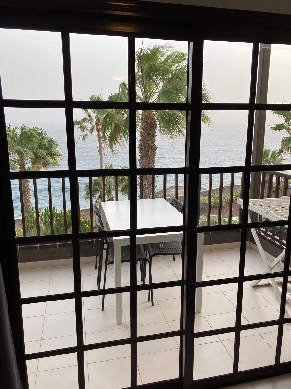 Gerenoveerd appartement in Balcon del Mar in Costa del Silencio, beeld 2